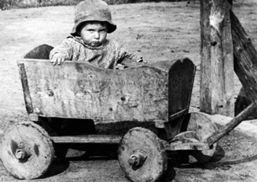 Ярослав Коваль. Дитинство, ймовірно 1930-ті рр. (зі сайту http://www.karpaty.net.ua/arkhiv/2007-rik/35-10-22-zhovten-2007-r/364-koval-halytskoi-fotohrafii)