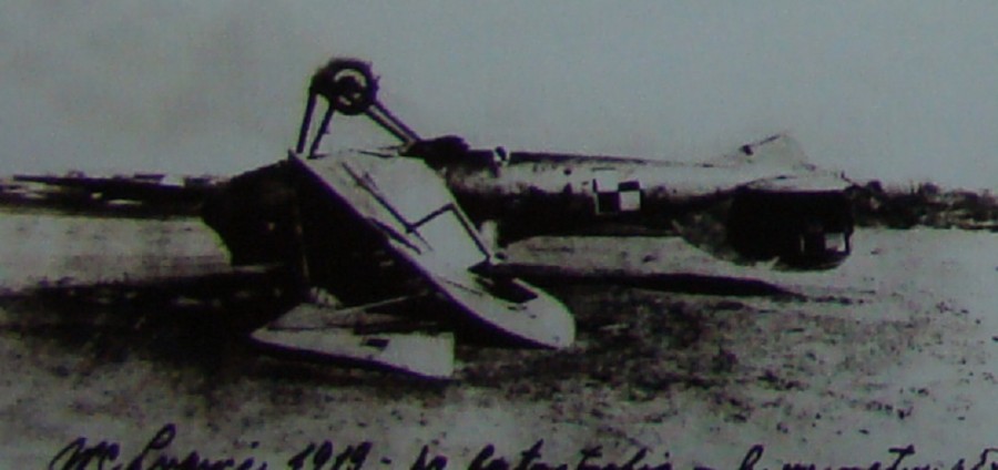 Літак Мак-Калума після падіння. Фото 1920 року