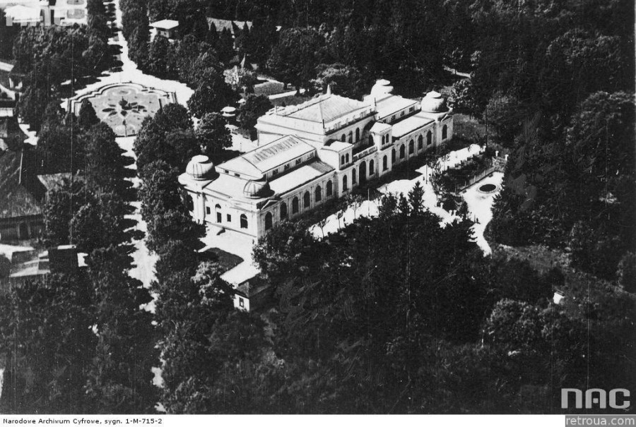 Палац мистецтв в Стрийському парку, поруч котрого сталась перша летальна авіакатастрофа в історії Львова