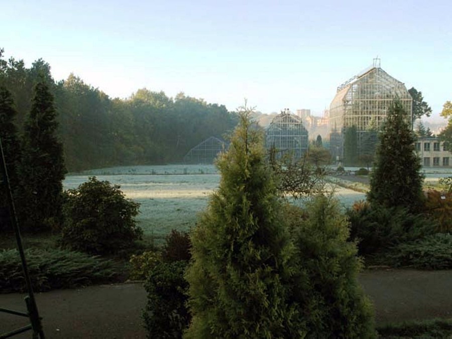 Оранжерейний комплекс ботанічного саду на вул. Марка Черемшини, 44