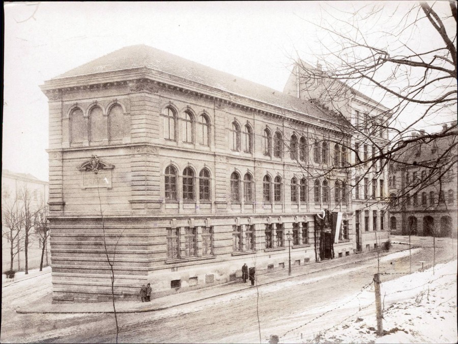 Корпус Академії друкарства, який було зведено ще в 1891 році. Фото поч. 20 ст.