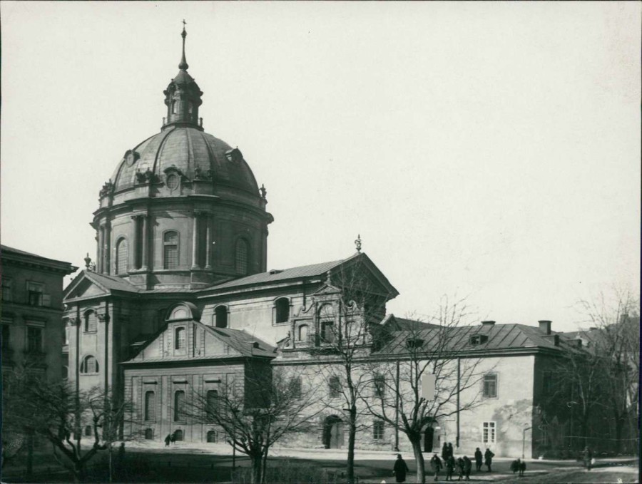 Міський арсенал, що з'явився уже в 17 ст. Фото кін. 19 - поч. 20 ст.