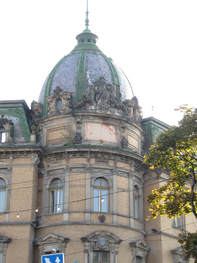 Скульптура "Ощадність" Л.Марконі - славнозвісна "Сидяча статуя Свободи"