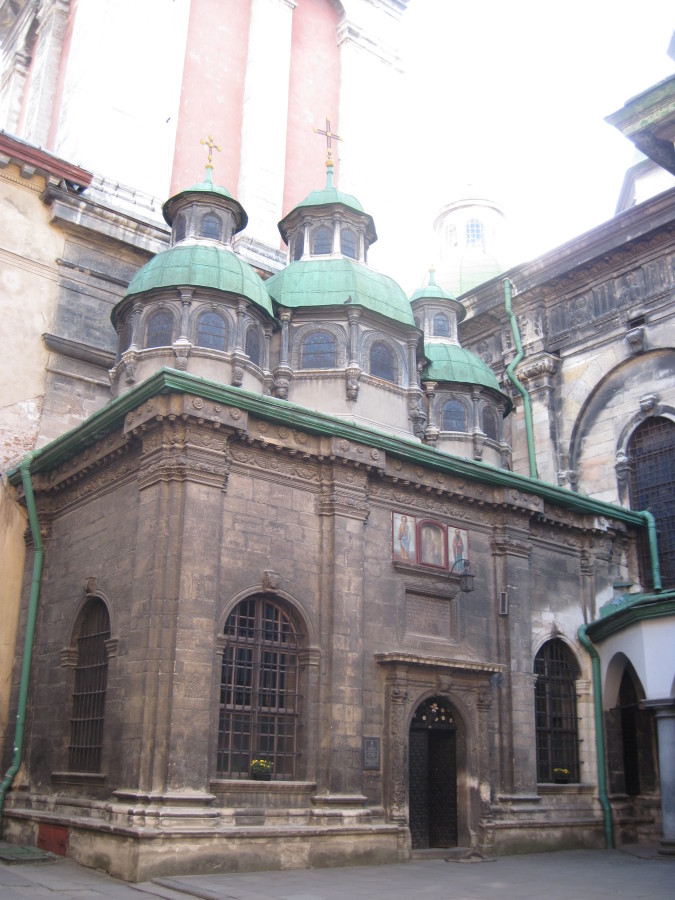 Каплиця трьох святителів, що була побудована одразу після вежі Корнякта.