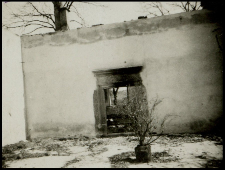 Поруйнований в ході війни Свірзький замок. Фото 1914 року