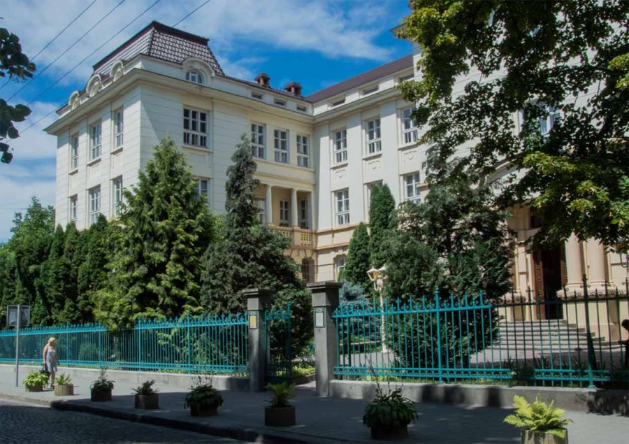 Головний корпус Львівського медичного факультету імені Данила Галицького, 2016 рік. Фото:Ксенія Янко