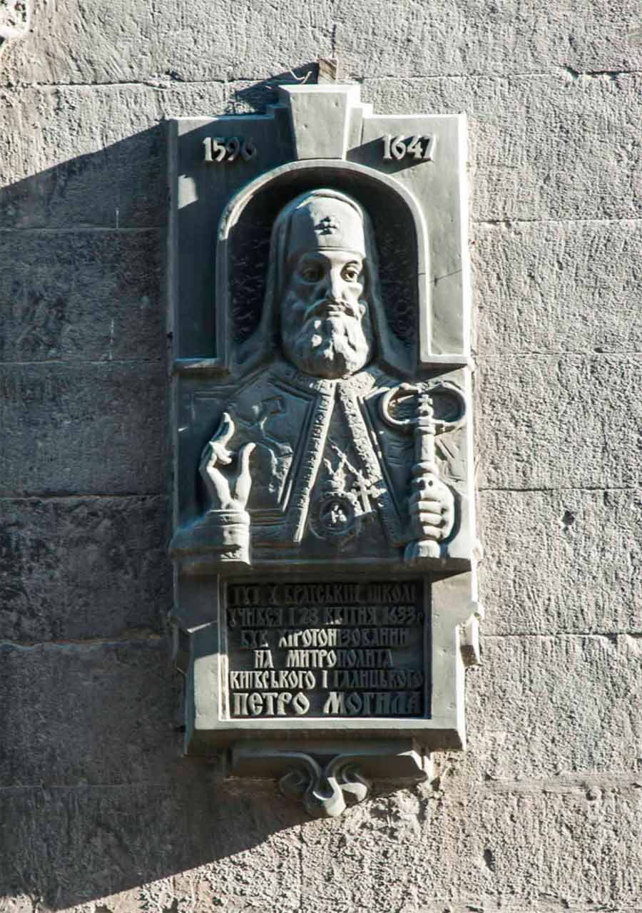 5.Зображення Петра Могили на зовнішній стіні церкви Успіння Богородиці
