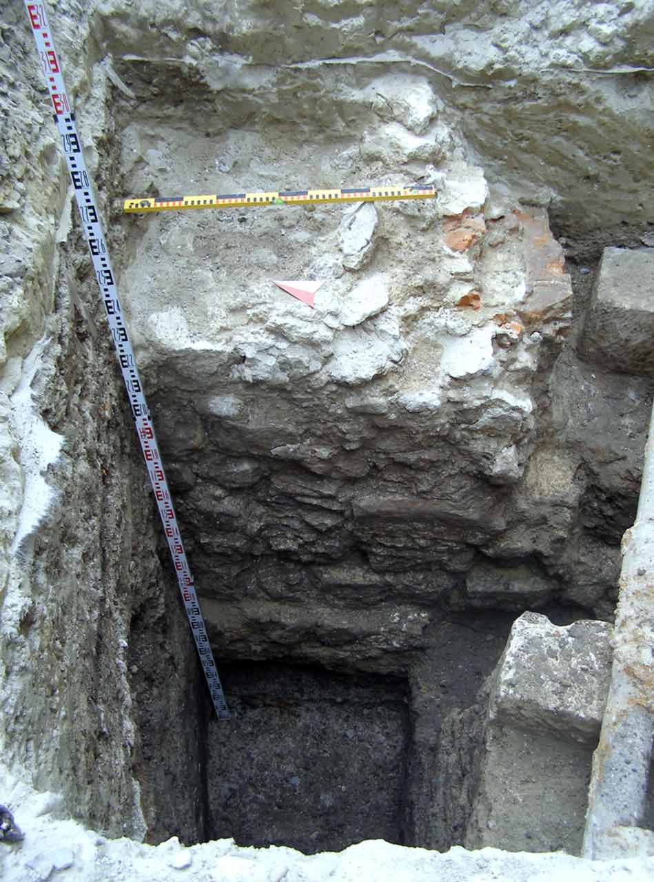 Залишки Високого муру. Фотоматеріали з експедиції Археологічно-архітектурної служби: Юрій Лукомський