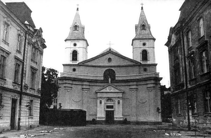 Костел Святої Урсули, 1970-ті рр. (взято з http://strubcina.org/%d0%ba%d0%be%d1%81%d1%82%d0%b5%d0%bb-%d1%83%d1%80%d1%81%d1%83%d0%bb%d1%8b/)