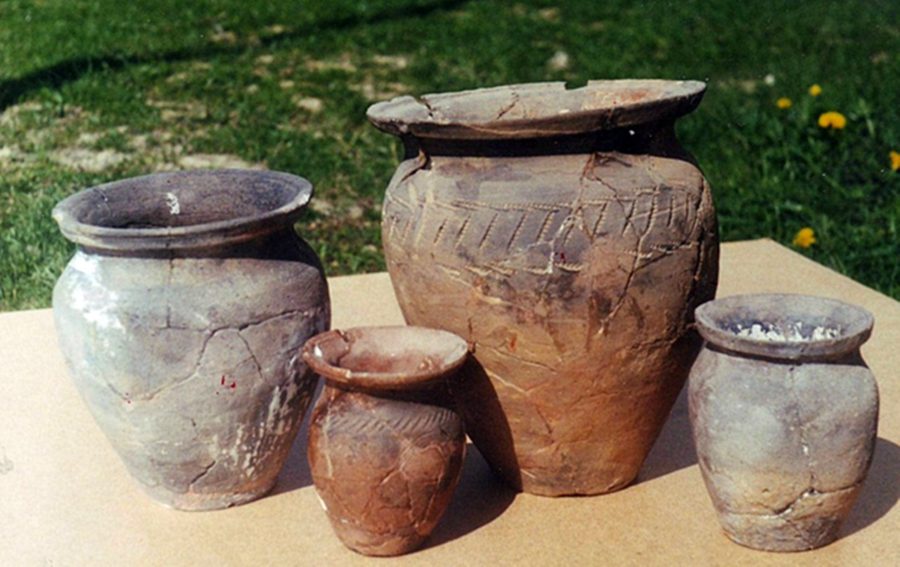 Глиняний посуд IX-X ст. Джерело: http://istoria.ko.net.ua/?p=240