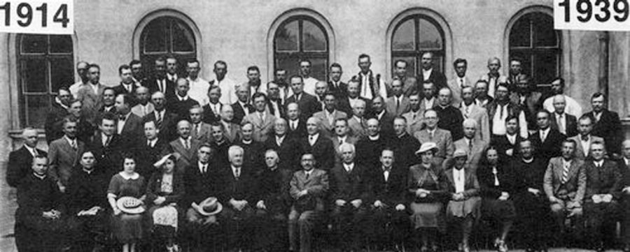 З’їзд учнів усіх класів української Коломийської гімназії, 1939 р. Роман Шипайло сидить шостий зліва у першому ряду (зі сайту http://kolomyya.org/histpub/historypub63.htm)