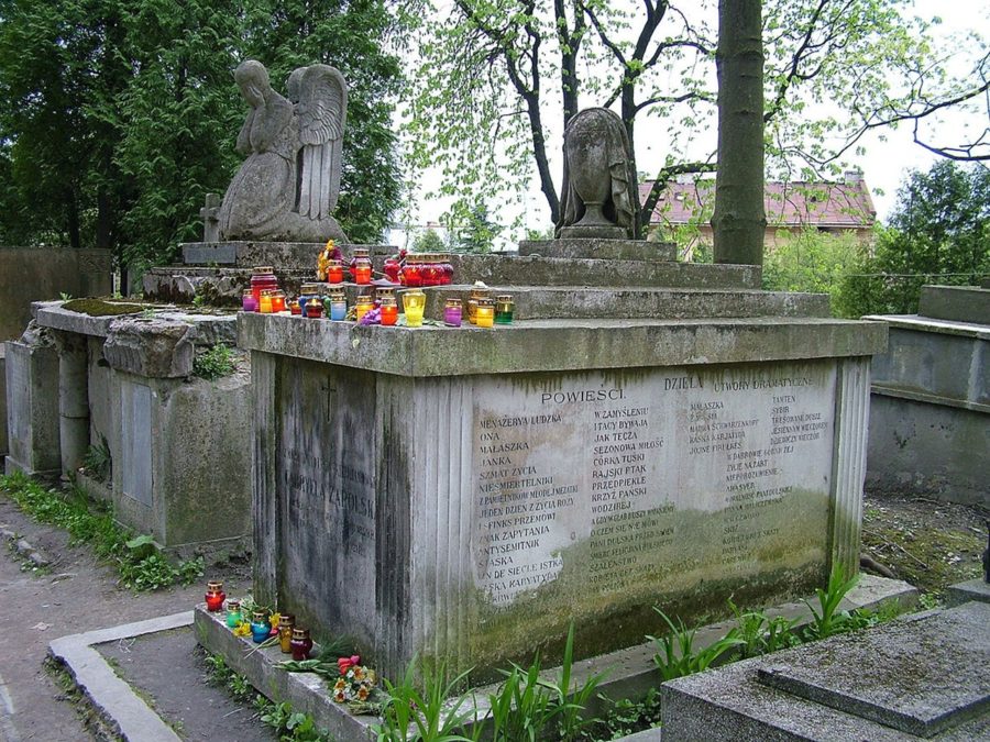 Могила Габріелі Запольської на Личаківському цвинтарі 