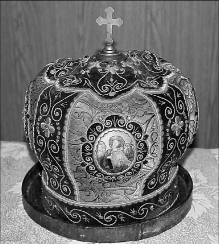 Митра отця Олексія Базюка (зберігається у церкві в селі Волосянка)