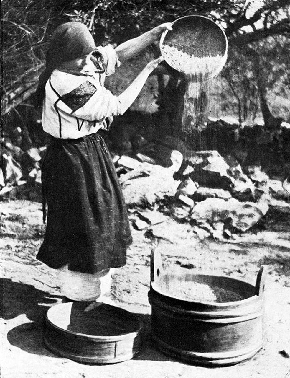 Юліан Дорош. Віяльниця, поч. 1930-х рр. (зі сайту http://esu.com.ua)