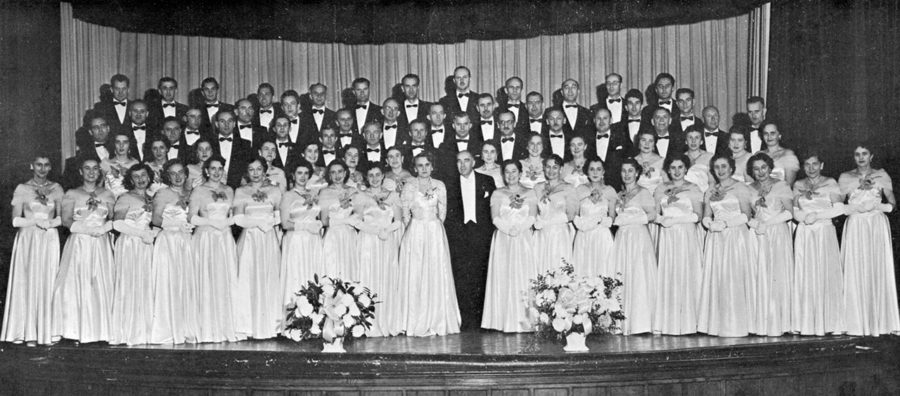 Філадельфійський мішаний хор «Кобзар» зі своїм багатолітнім диригентом Антоном Рудницьким, ймовірно, 1950–1960-ті рр. (зі сайту http://www.ukrmusic.org/entsyklopediya/k/kobzar-mishanyj-hor-filadelfiya-ssha.html)