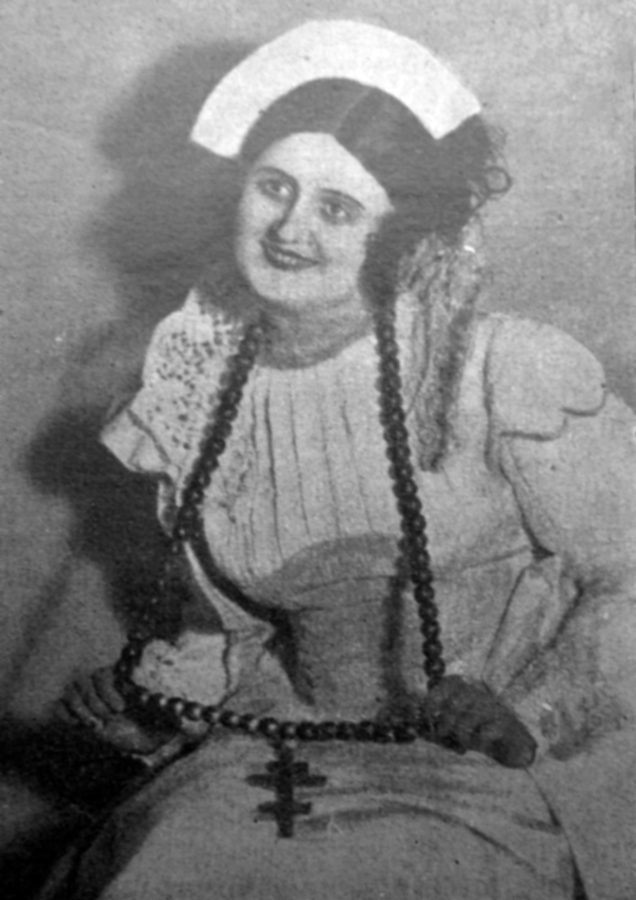 Марія Сокіл, примадонна харківської опери в ролі панночки з «Тараса Бульби», ймовірно, кін. 1920-х рр. (Нова Хата. – 1932. – Ч. 7/8)