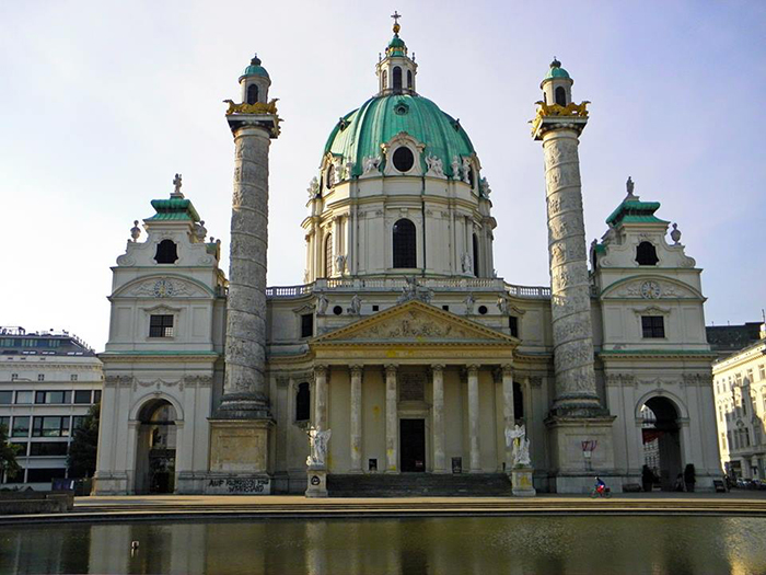 Карлскірхе. Відень. Костел св. Карла Борромео авторства Погана Бернарда Фішера фон Ерлаха