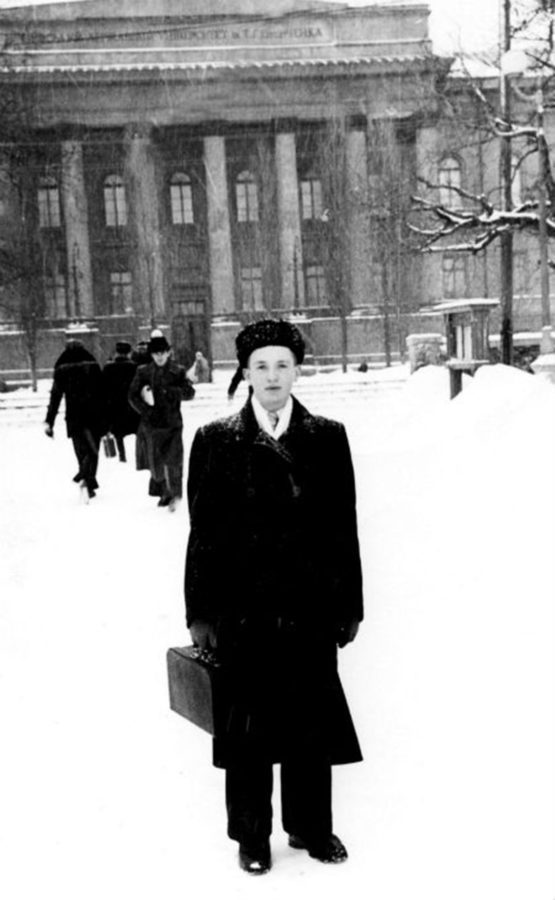 В. Чорновіл – студент Київського університету/ http://his.img.pravda.com/images/doc/1/7/17aec3c-0031.jpg