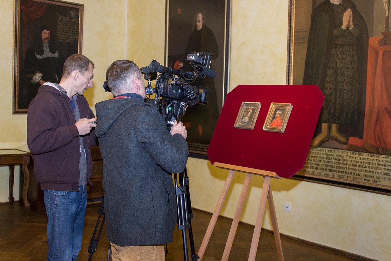 Повернуті портрети Розанди та Тимоша