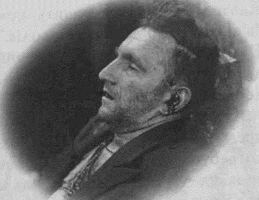 Посмертне фото Романа Шухевича. На скроні видно кульовий отвір - Шухевич застрелився, щоб не датися чекістам у полон 