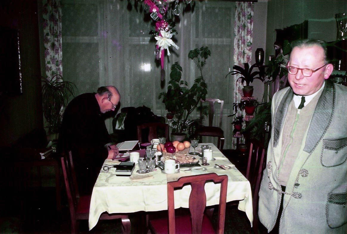 Отці Ян Ярош (зліва) та Ярослав Адамек. Брно, Чехія, грудень 1969 р.