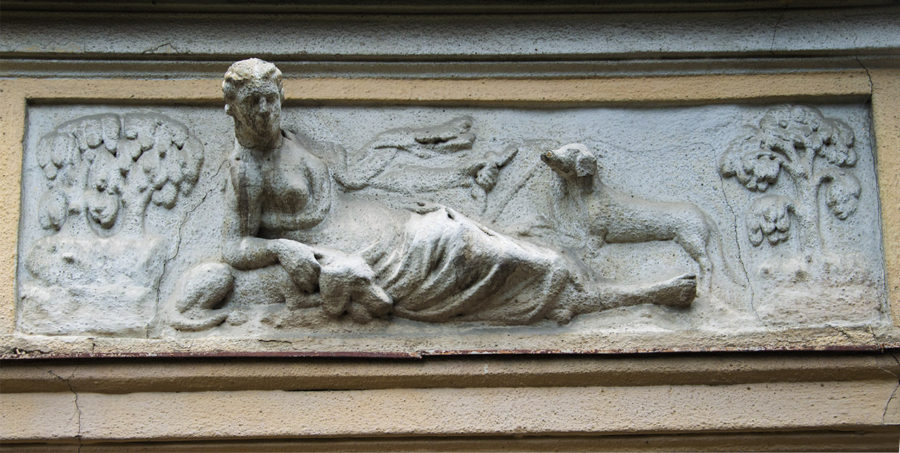 Павло Ойтелє. Один з рель'єфів, що зображає богиню Діану (Зелена, 24). Фото: Ксенія Янко