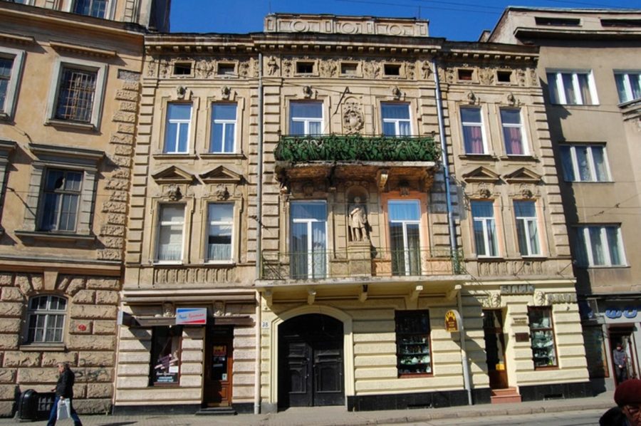 Будинок №28 на вулиці Франка. Колись тут було проектне бюро і помешкання Едмунда Жиховича 