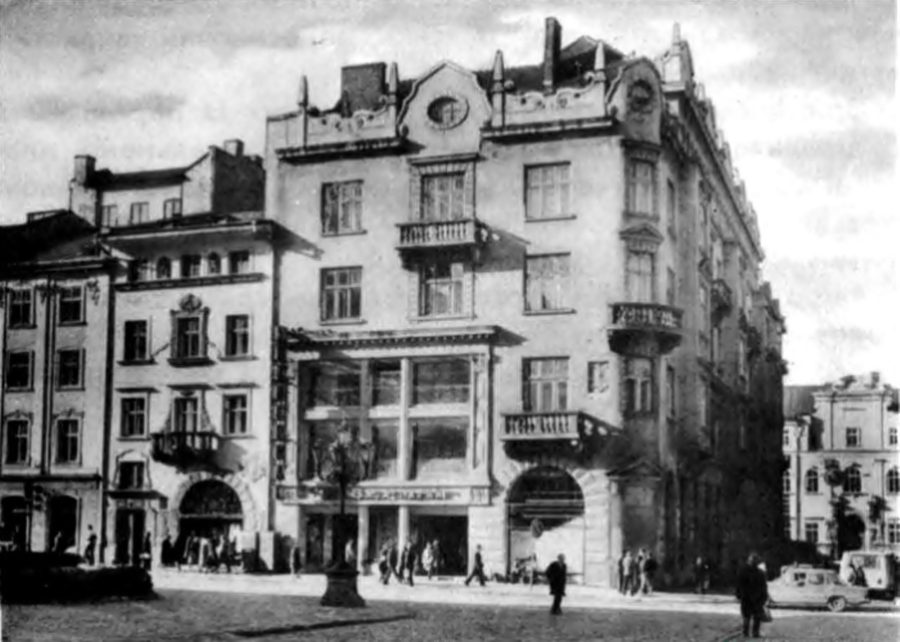 Торговий дім Ціпперів на площі Ринок