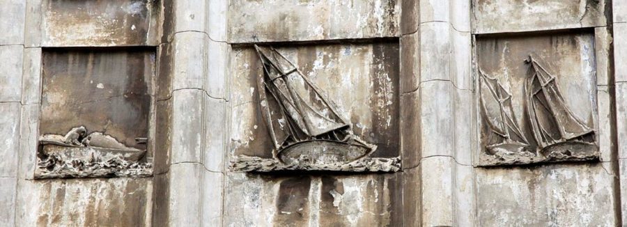 Елемент декору фасаду будівлі на вул. Генерала Чупринки №49