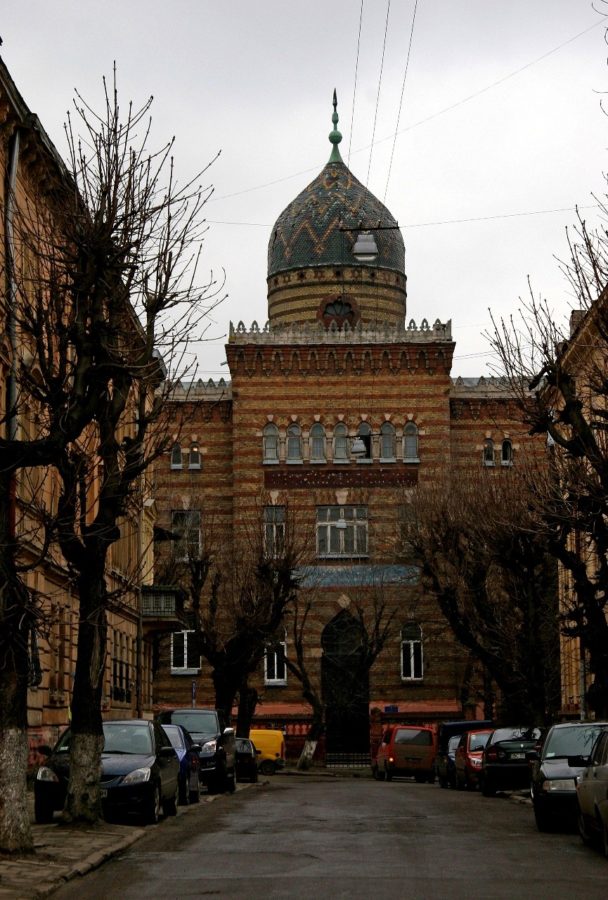 Головний вхід до шпиталю