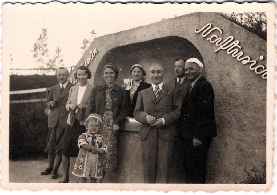 Трускавець. Урочище Помірки. Гості літнього курорту "Помярки", 1938 рік