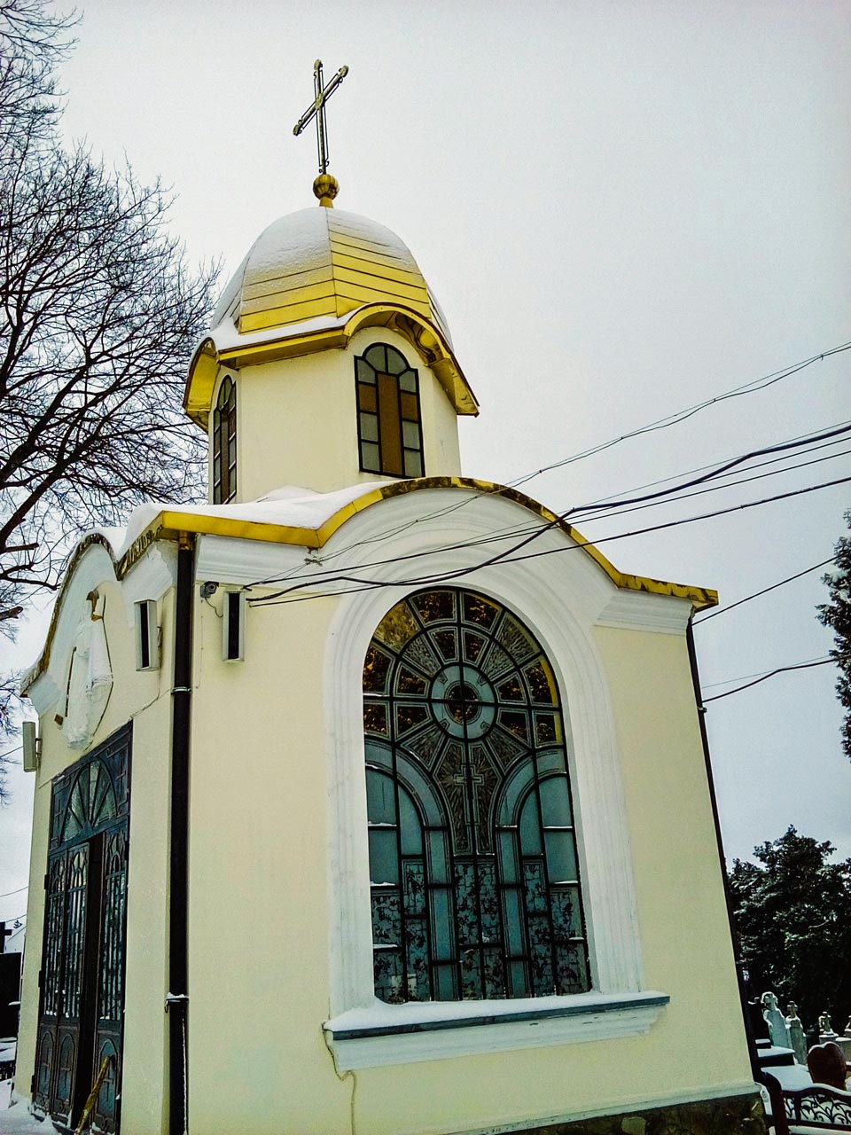 Капличка на території храму Успіння Пресвятої Богородиці в Страдчі. Фото Ірини Хлян.