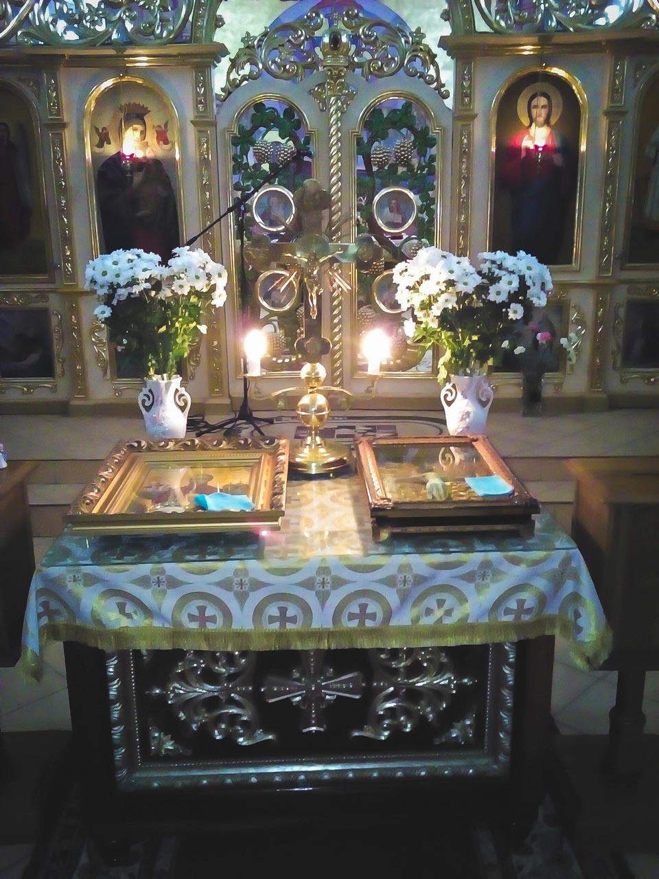 Вівтарна частина церкви Успіння Пресвятої Богородиці в Страдчі. Фото Ірини Хлян.