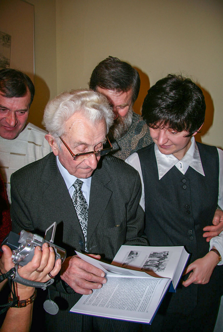 Фото з урочистостей (святкування) 80-річчя Степана Костюка 18 грудня 2007 року.