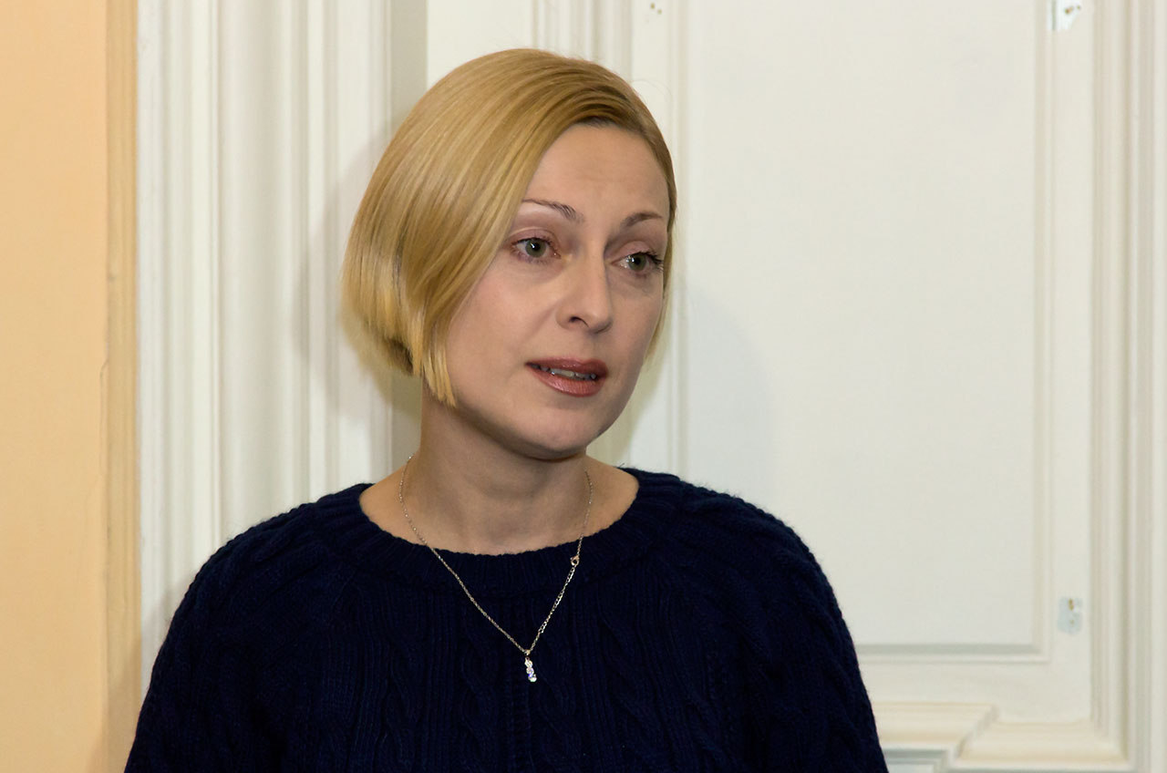 Провідний зберігач фонду «Плакату і графіки» Музею етнографії та художнього промислу Інституту народознавства НАН Мар’яна Сеньків