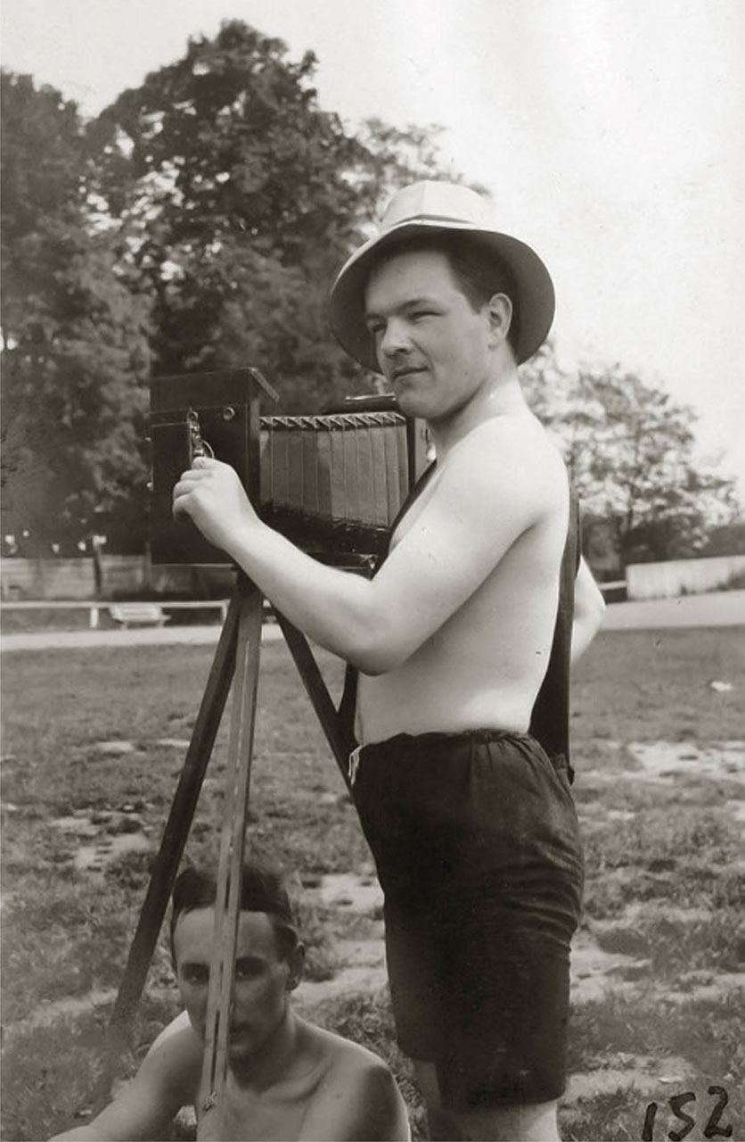 Ярослав Пастернак за роботою. Фото з фонду Лариси Крушельницької