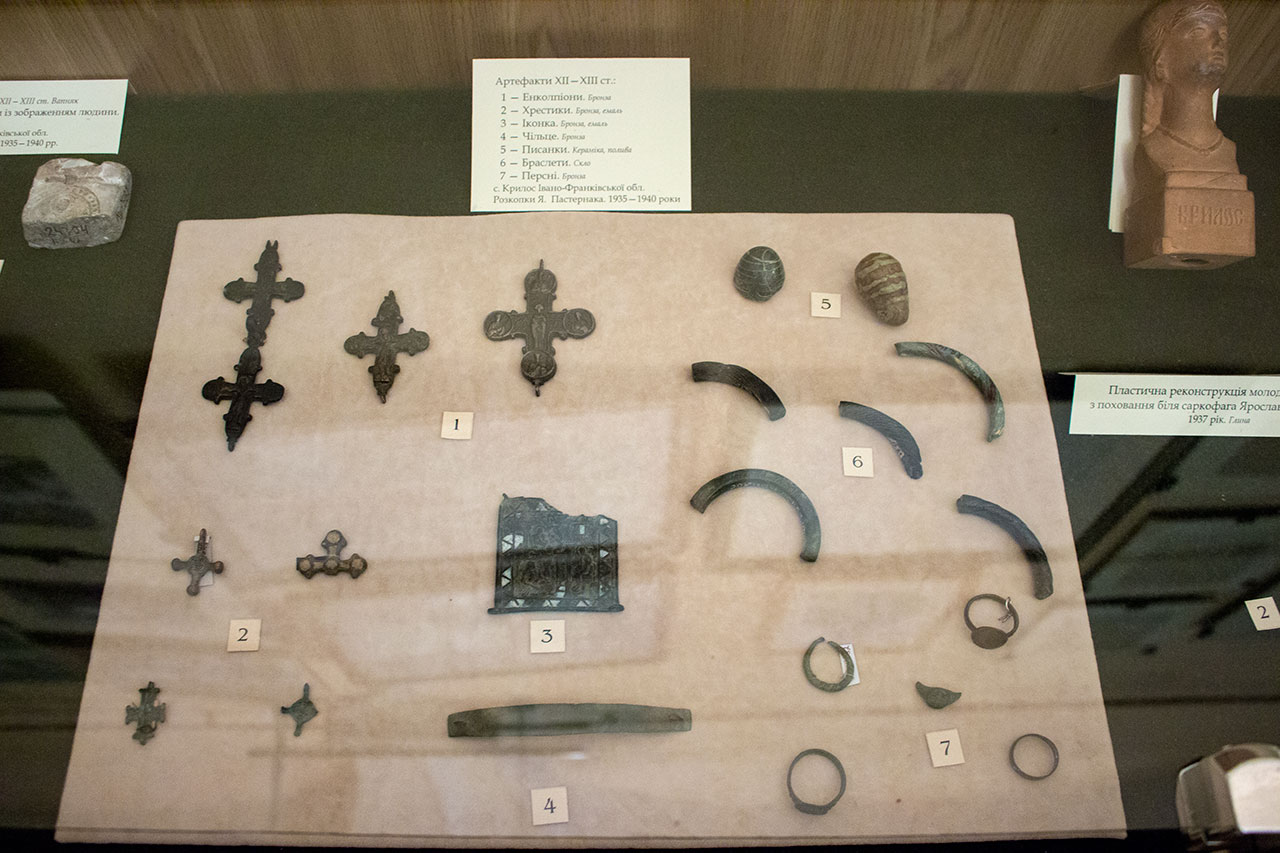 Експозиція виставки „Ярослав Пастернак — дослідник „галицької Трої“