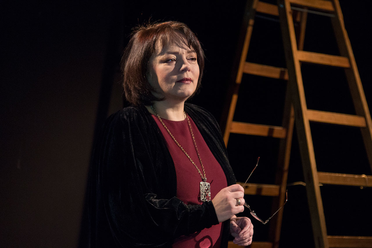 Народна артистка України Олександра Бонковська у виставі «Та, котру любили».