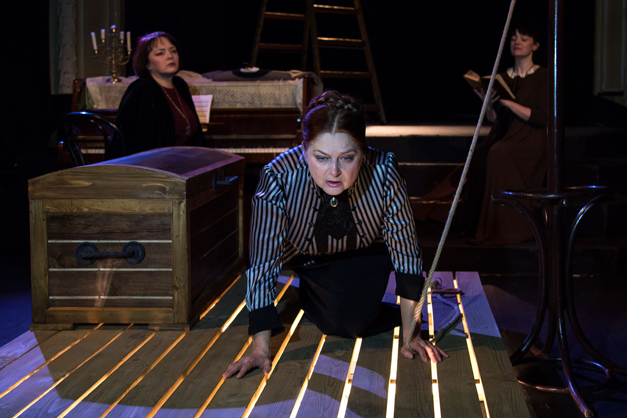 Сцена з вистави «Та, котру любили».