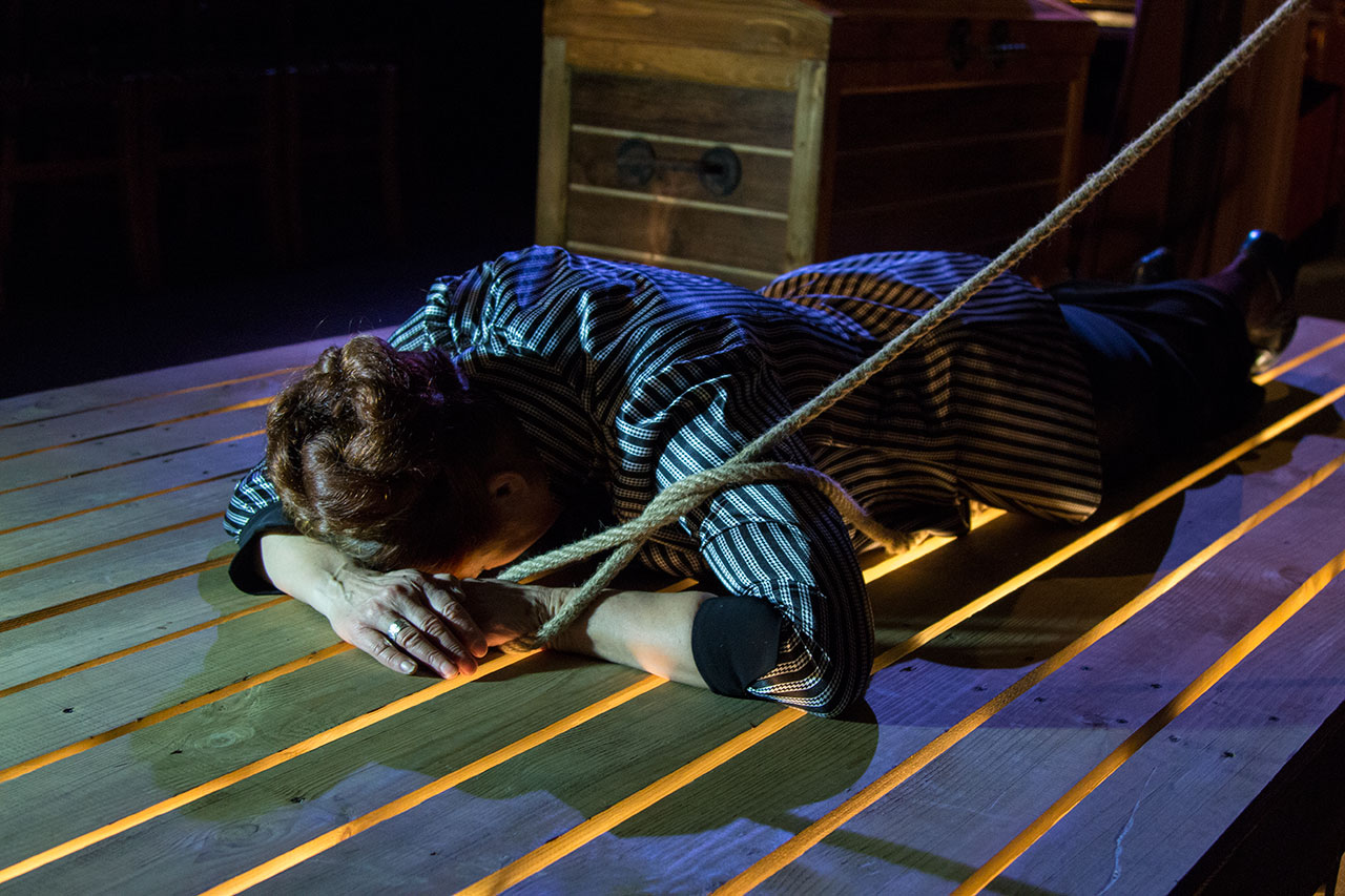 Сцена з вистави «Та, котру любили»