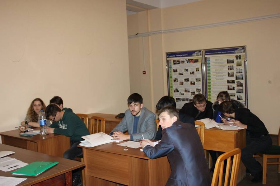 Фото з https://www.facebook.com/librarylnu/?fref=ts