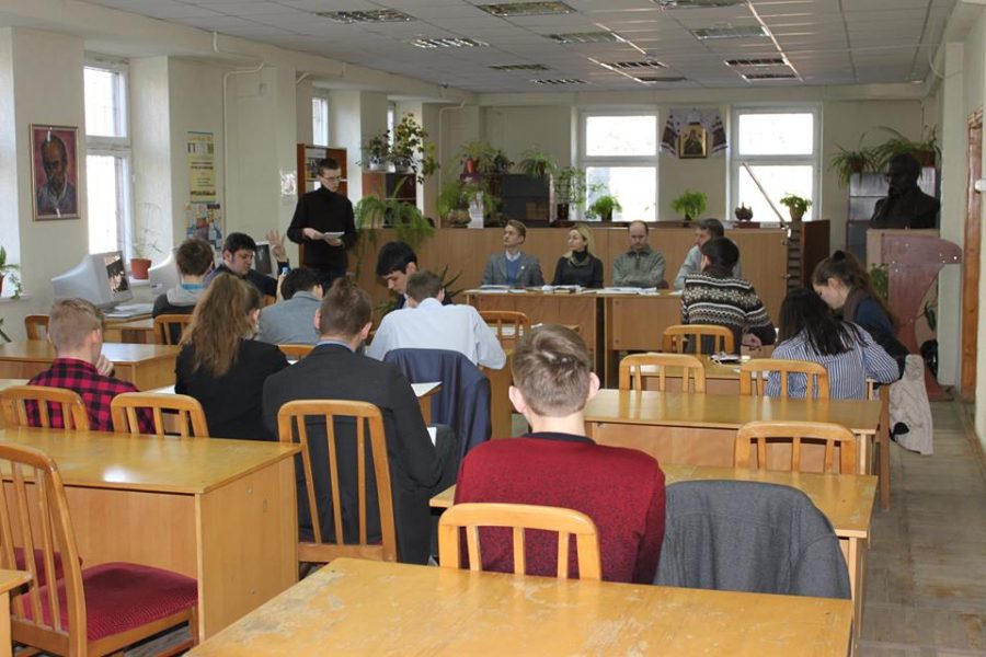 Фото з https://www.facebook.com/librarylnu/?fref=ts