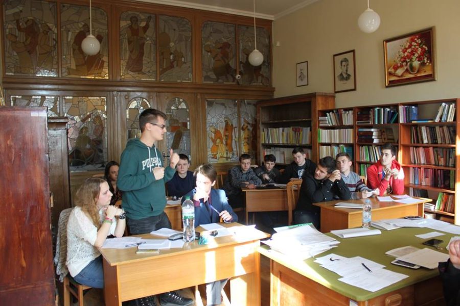 Фото з https://www.facebook.com/librarylnu/?fref=ts