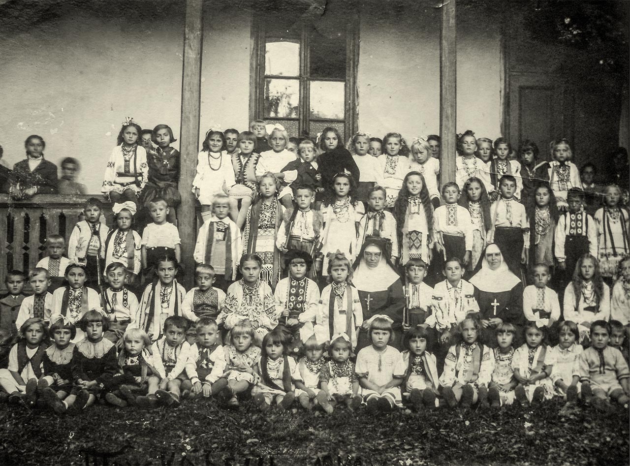 Трускавець. Дошшкільнята в Захоронці Сестер Служебниць, 1942