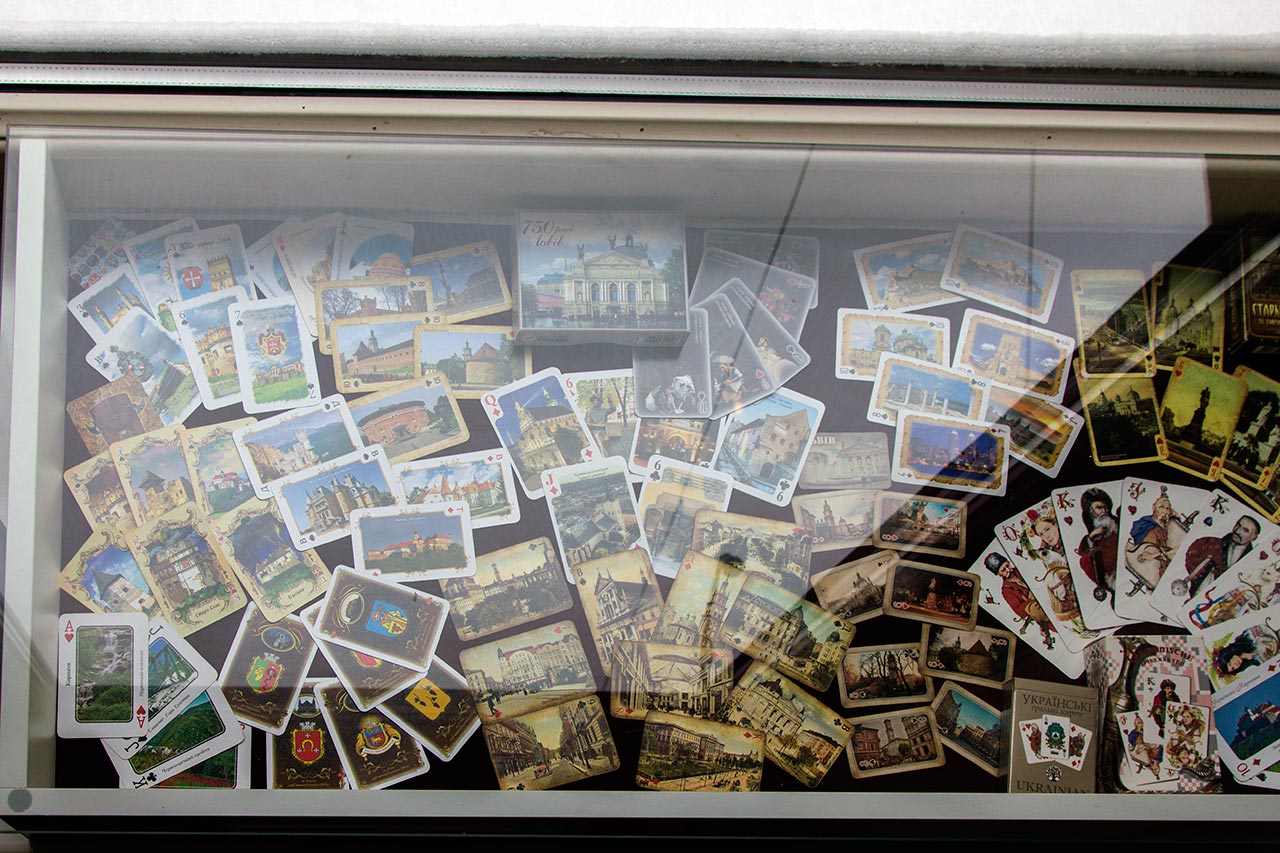 Експозиція виставки "Колекційні карти світу"