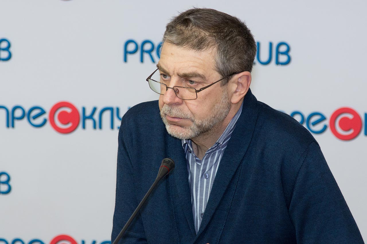 Модератор прес-конференції, керівник медіапроектів Львівського прес-клубу, Роман Шостак