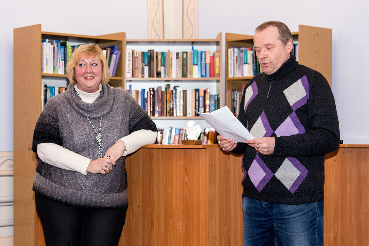 Поет Іван Гентош на творчій зустрічі-знайомстві з письменницею та журналісткою Людмилою Пуляєвою-Чижович