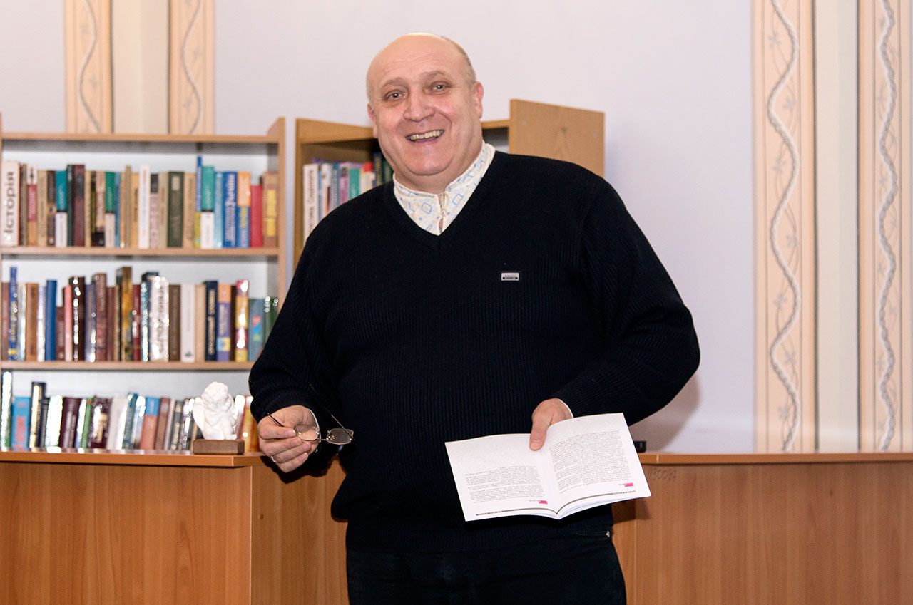 Письменник Петро Кухарчук на творчій зустрічі-знайомстві з письменницею та журналісткою Людмилою Пуляєвою-Чижович