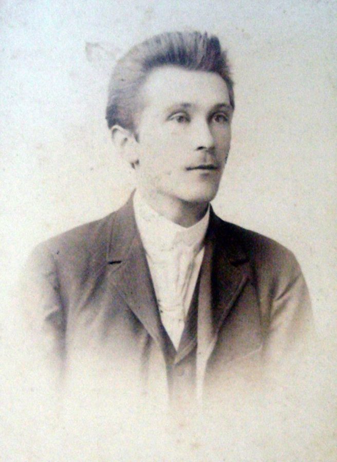 Фотопортрет юного Володимира Гнатюка. Джерело: http://www.tnpu.edu.ua