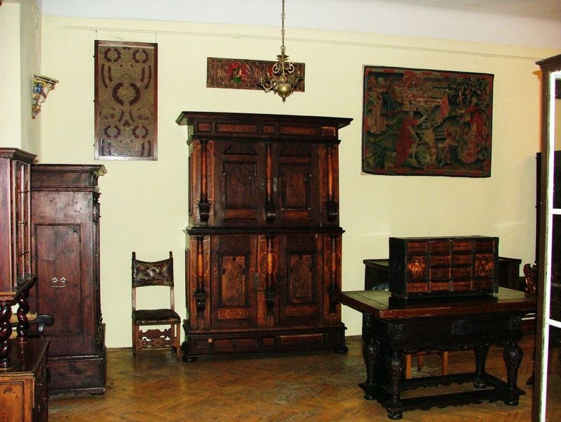 Львів. Музей меблів і порцеляни